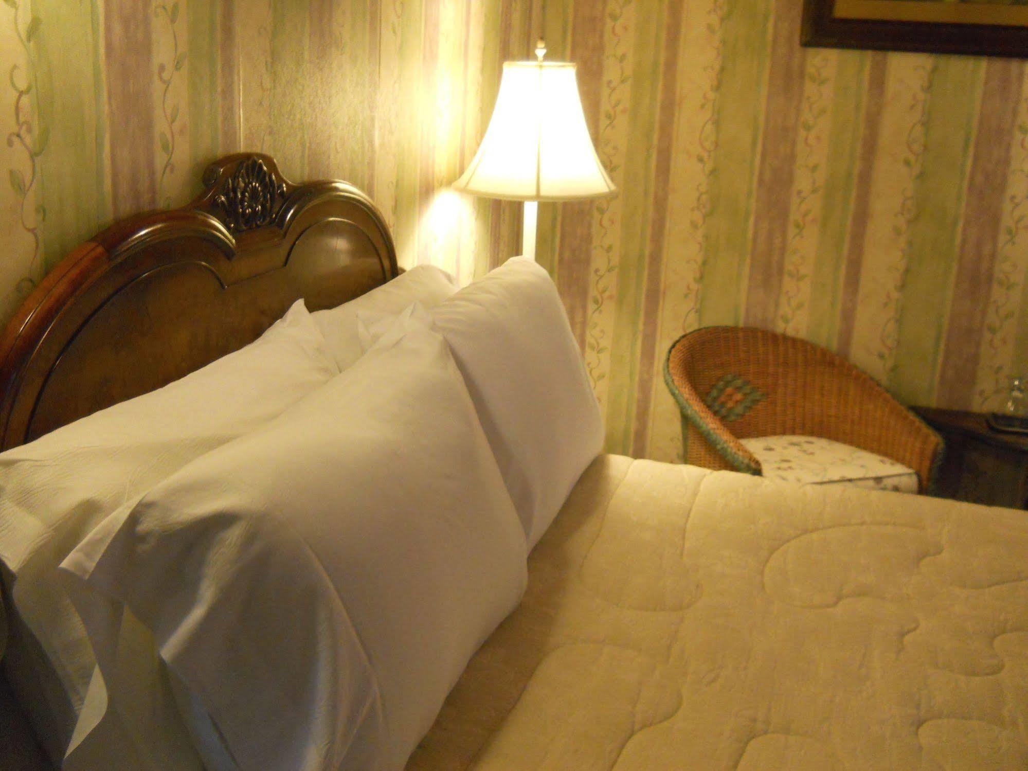Centennial House Bed And Breakfast Northfield Exteriör bild